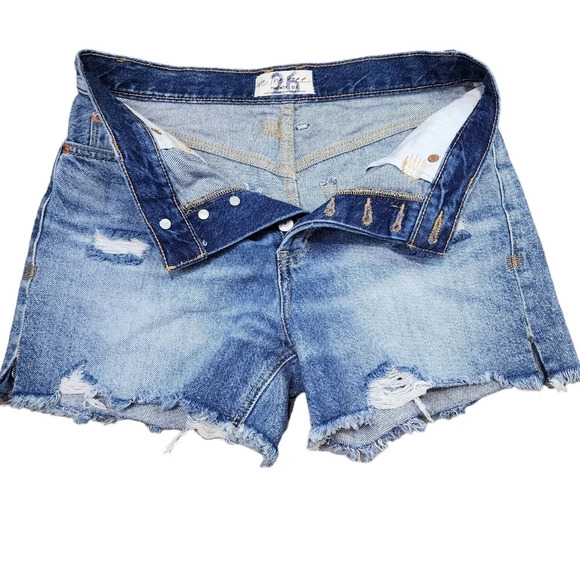 We The Free Distressed Raw Hem Jean Shorts Size 26 - Picture 3 of 6